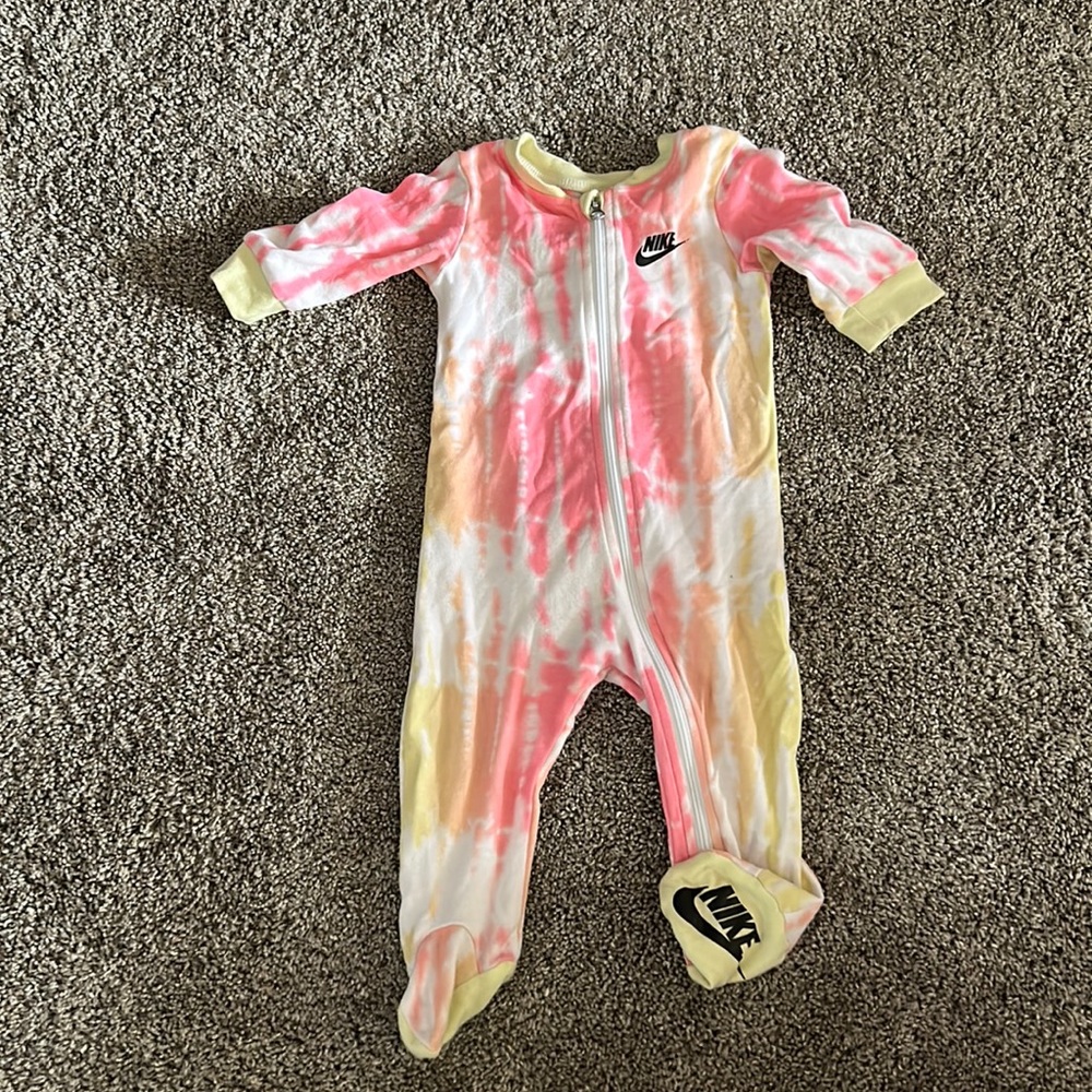 Nike tye-dye pink and yellow zipper onesie 🩷💛